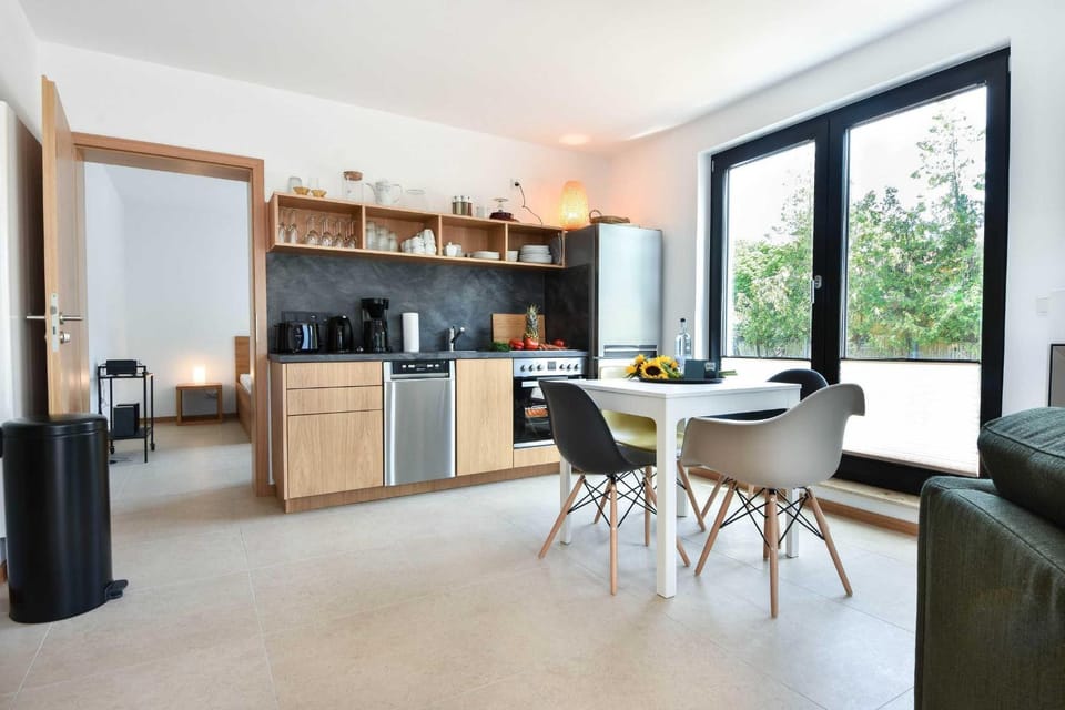 Coffee/tea facilities, Kitchen or kitchenette, Dining area, dishwasher, pet friendly, stove