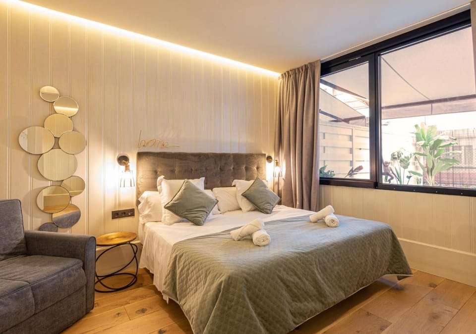Bed, Photo of the whole room, Bedroom