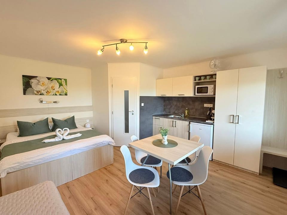 Kitchen or kitchenette, Photo of the whole room