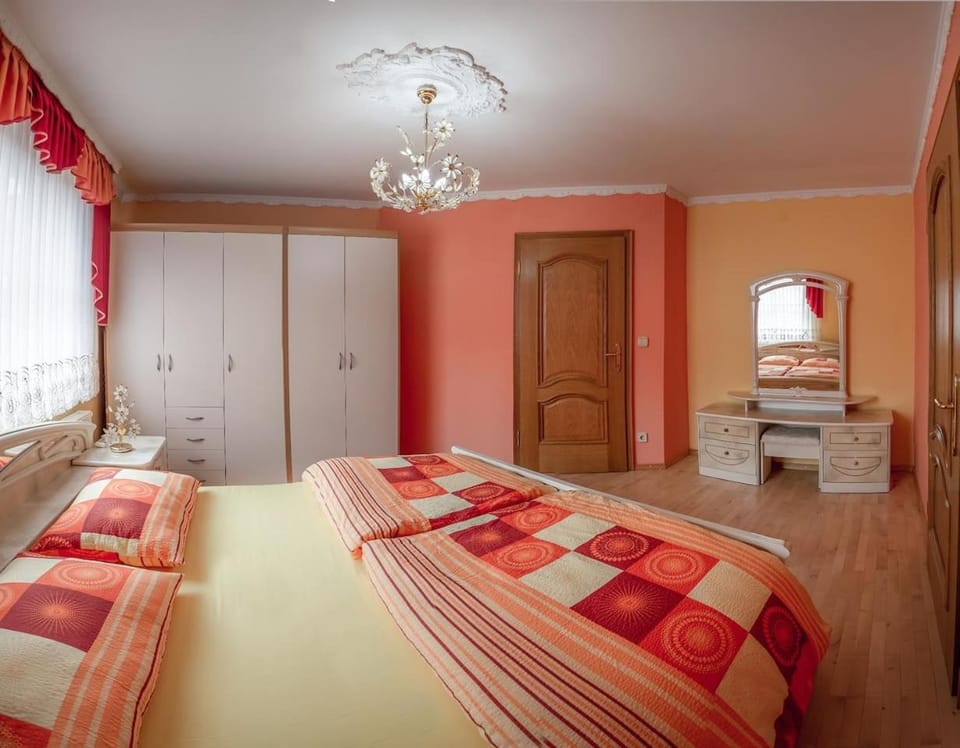 Bed, Photo of the whole room, Bedroom