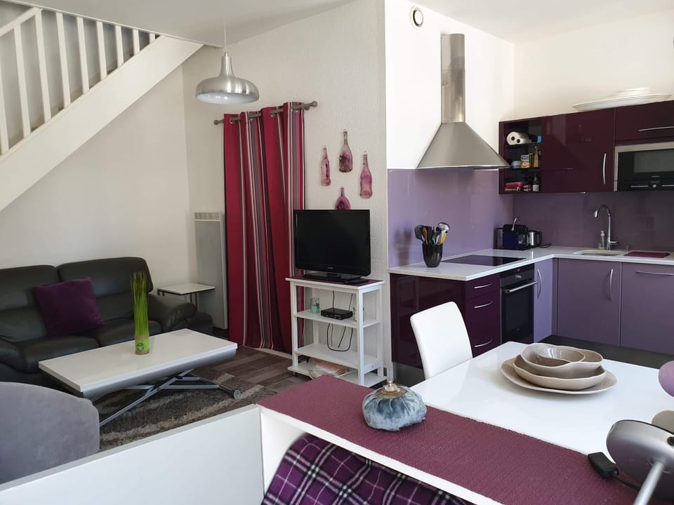 Living room, Dining area