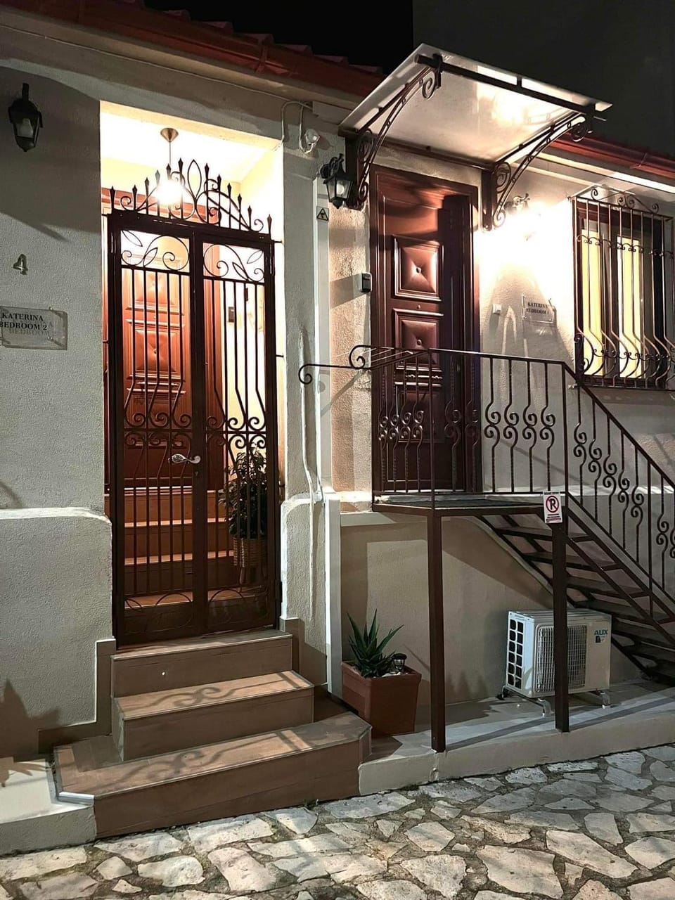 Facade/entrance