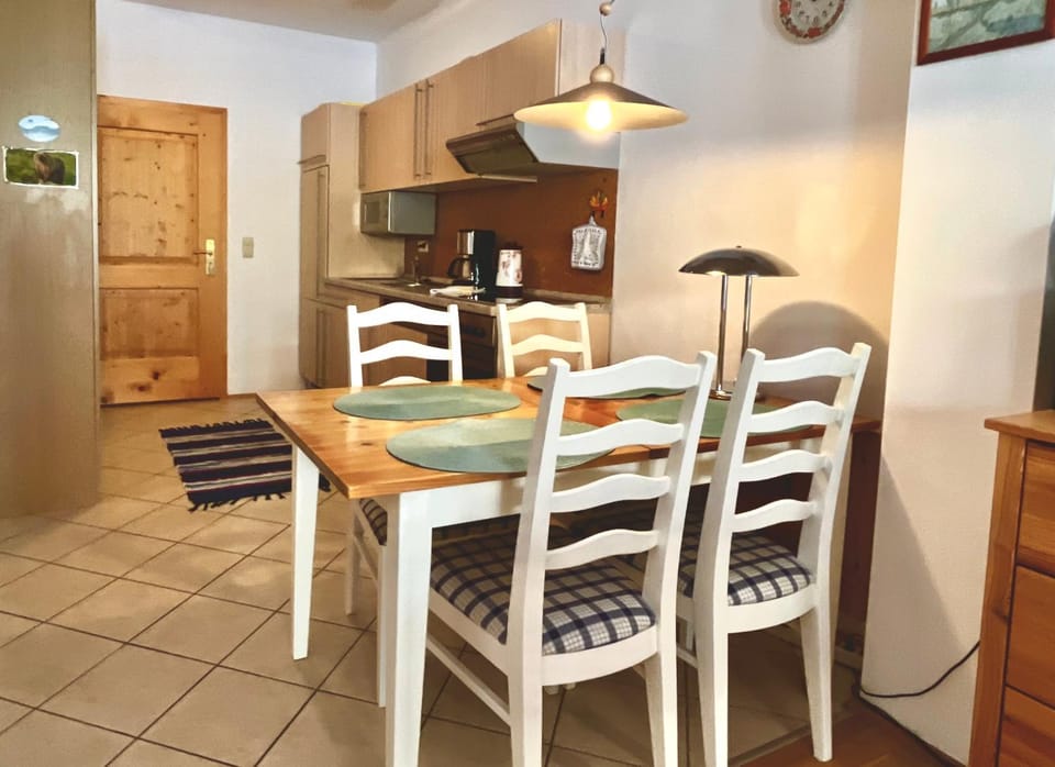 Dining area, kitchen
