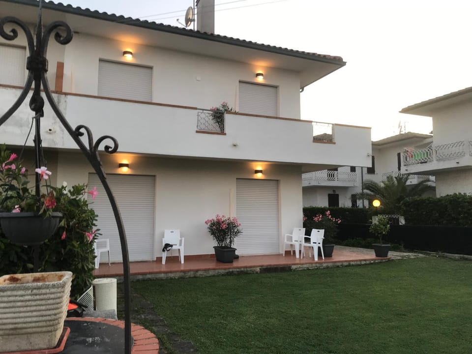 Property building, Garden, Garden view