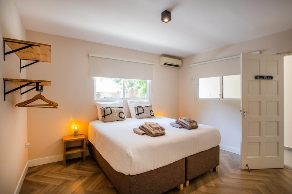Bed, Bedroom, towels, air conditioner