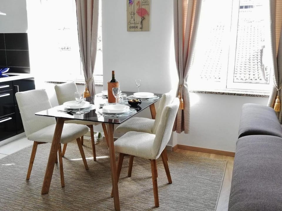 Seating area, Dining area