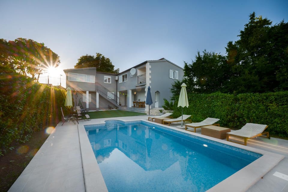 Property building, Pool view, Swimming pool