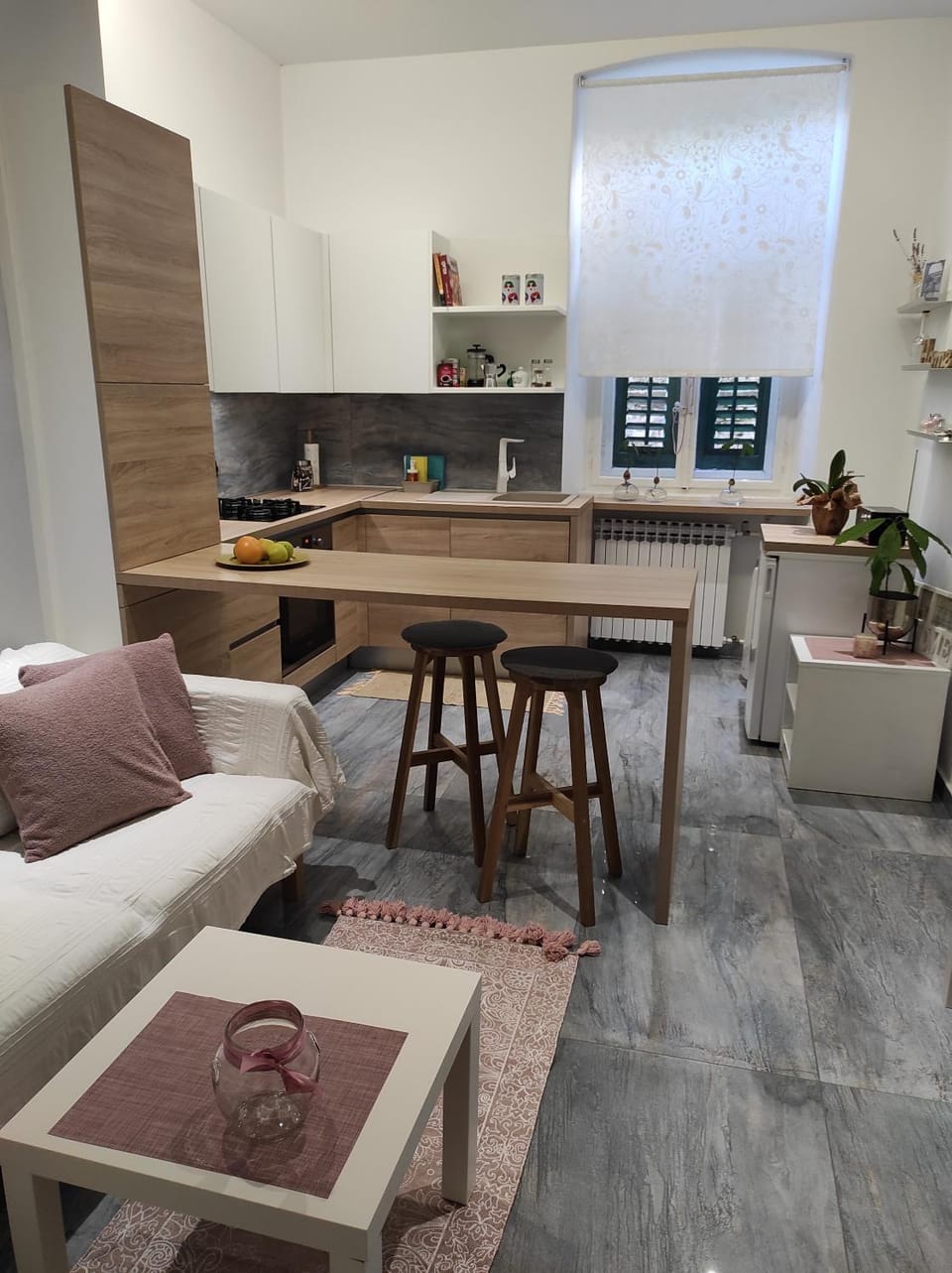 Kitchen or kitchenette, Living room, Seating area
