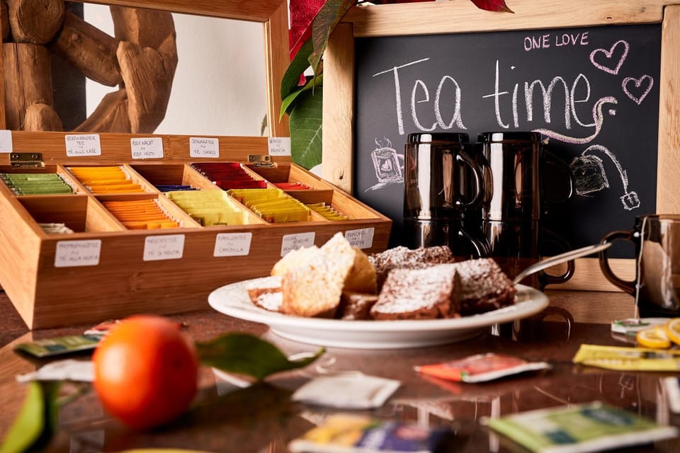 Food and drinks, Continental breakfast, Buffet breakfast