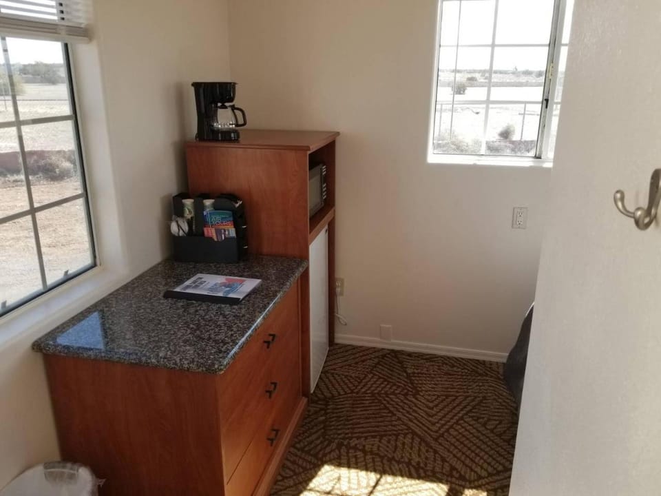 Coffee/tea facilities, minibar