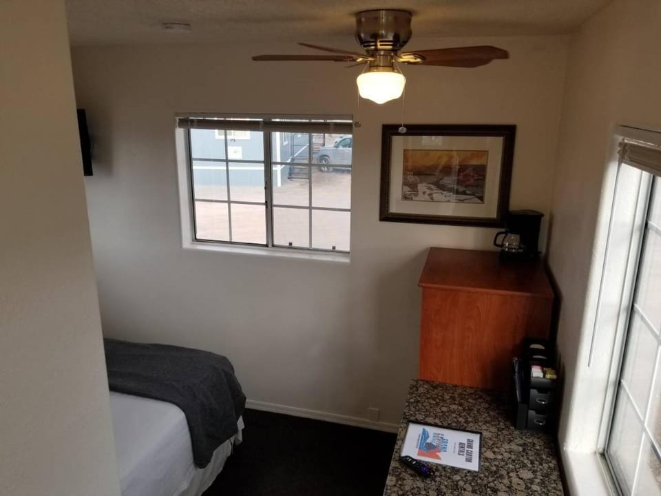 072B Affordable Retreat nr South Rim No Kitchenette - Sleeps 4 House in Grand Canyon National Park