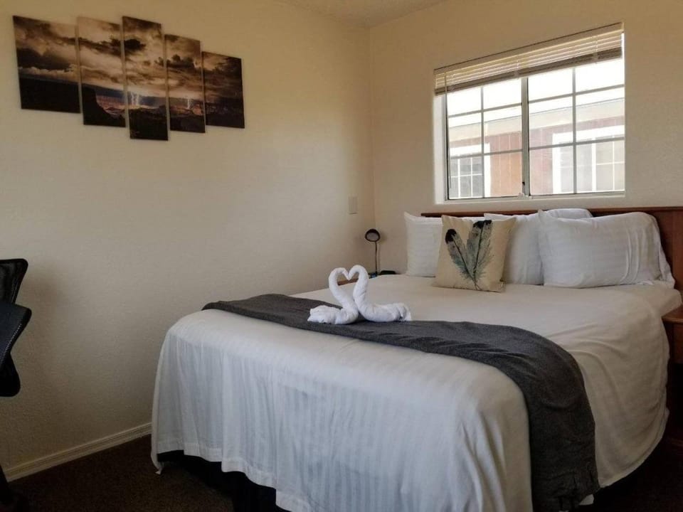 Bedroom, towels