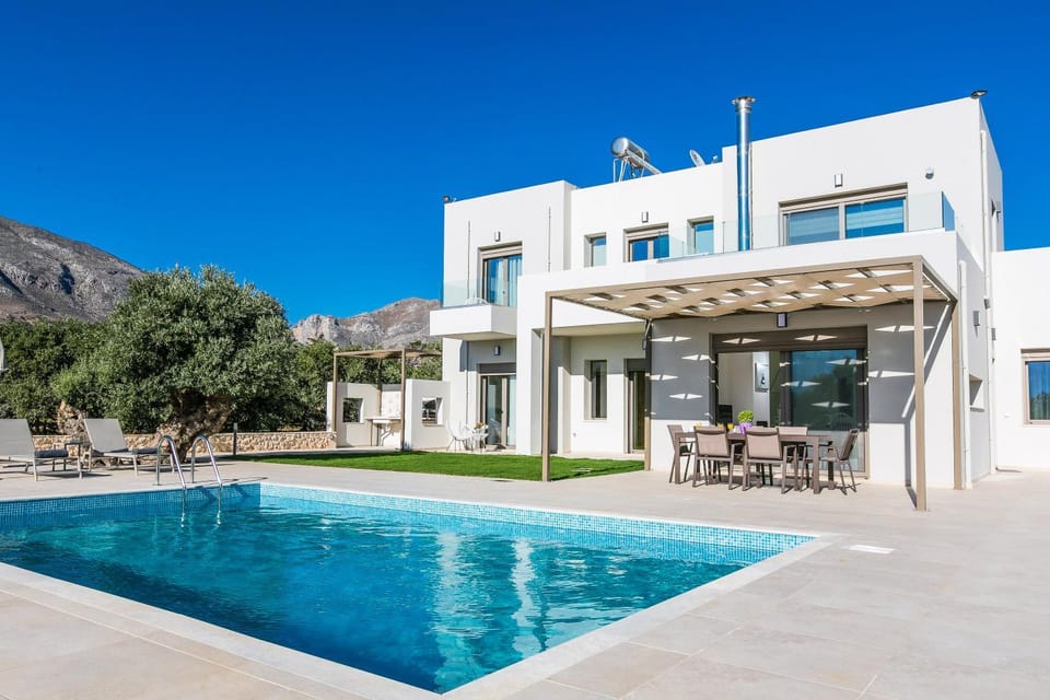Property building, Swimming pool, Swimming pool