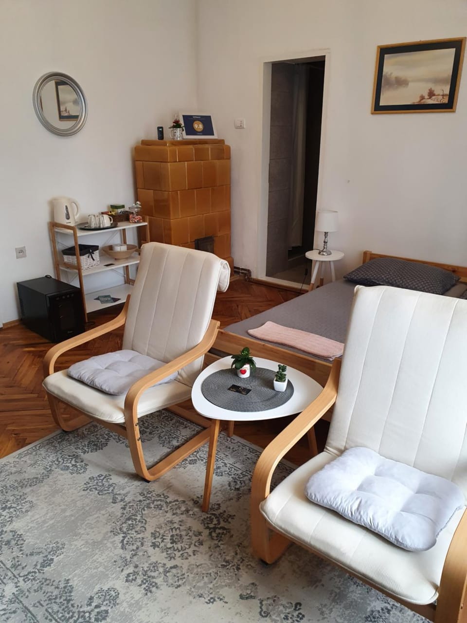 Coffee/tea facilities, furniture, heating