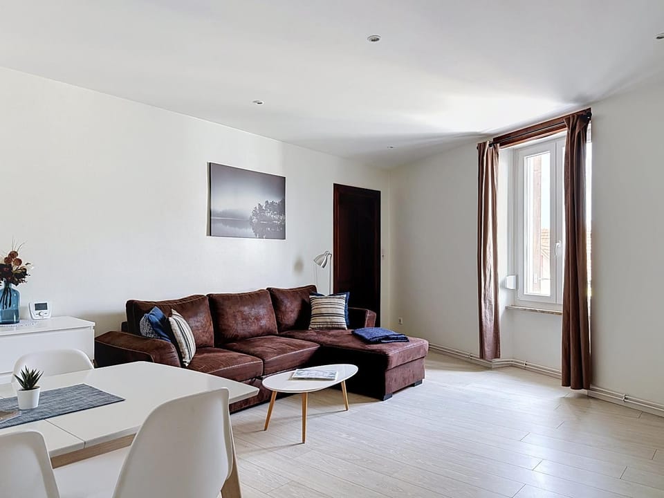 Living room, Meals
