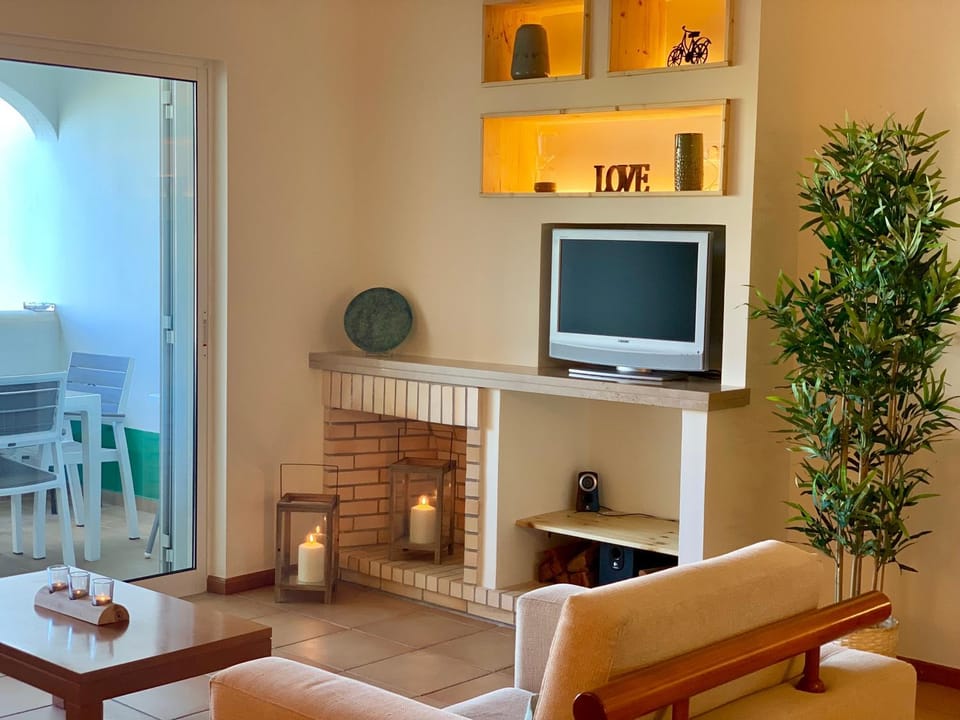 Communal lounge/ TV room, TV and multimedia, Living room