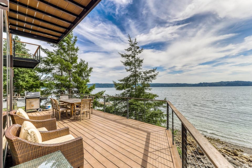 Paradise Cove Retreat House in Brinnon