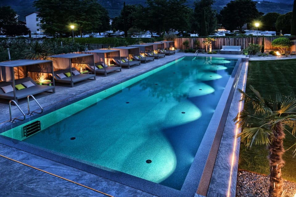 Garden, Swimming pool, Swimming pool
