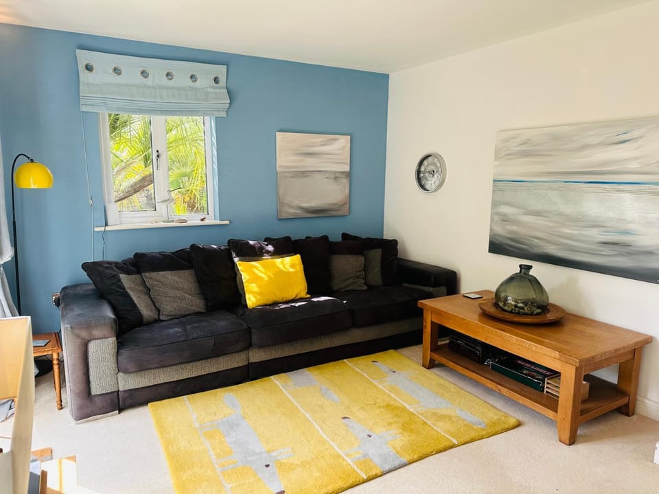 Starfish Cottage- private beach access- dog friendly House in England
