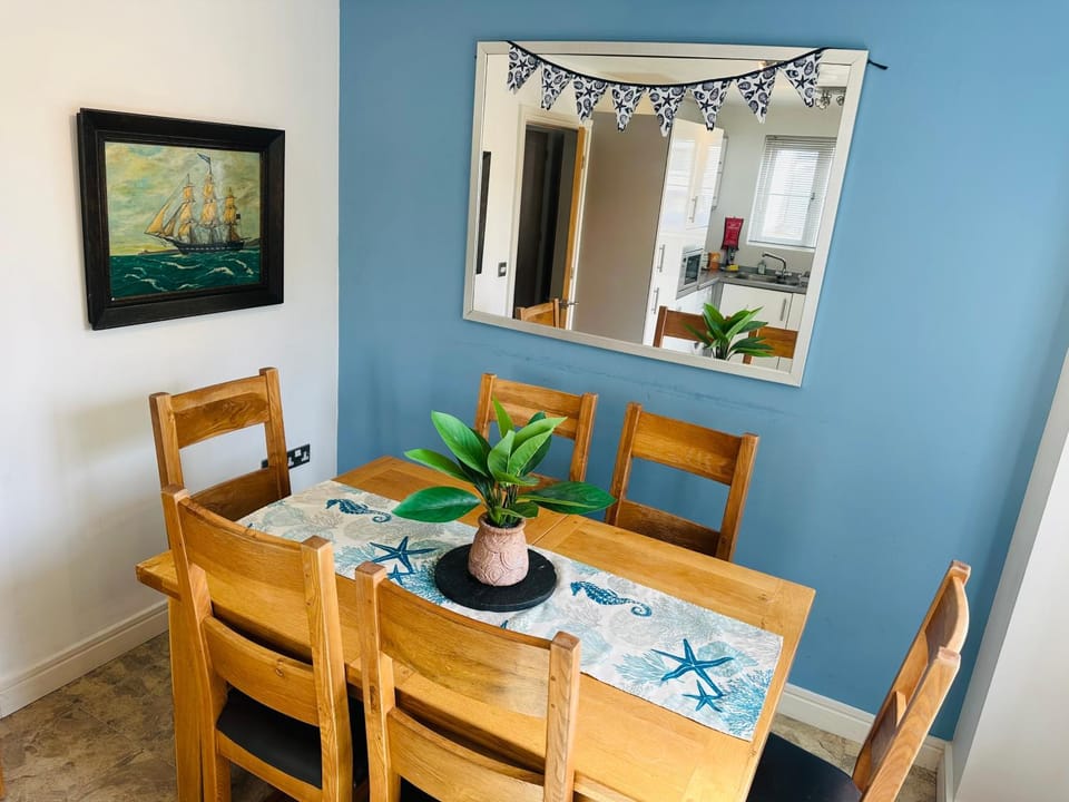 Starfish Cottage- private beach access- dog friendly House in England