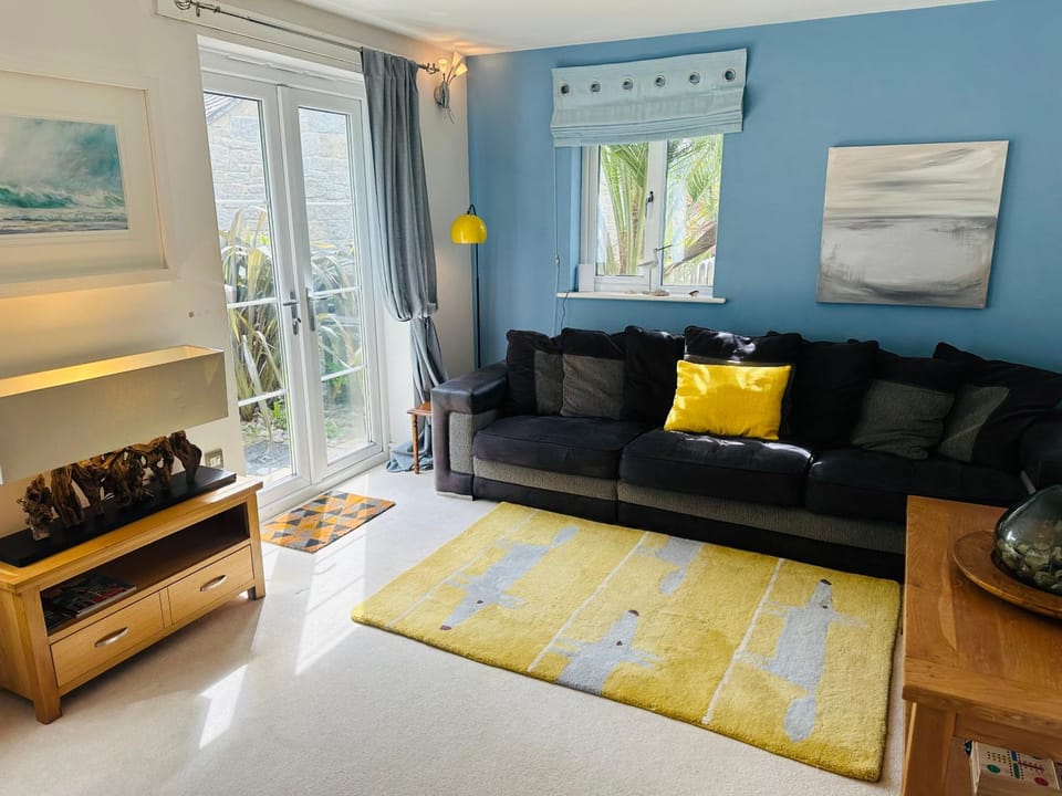 Starfish Cottage- private beach access- dog friendly House in England
