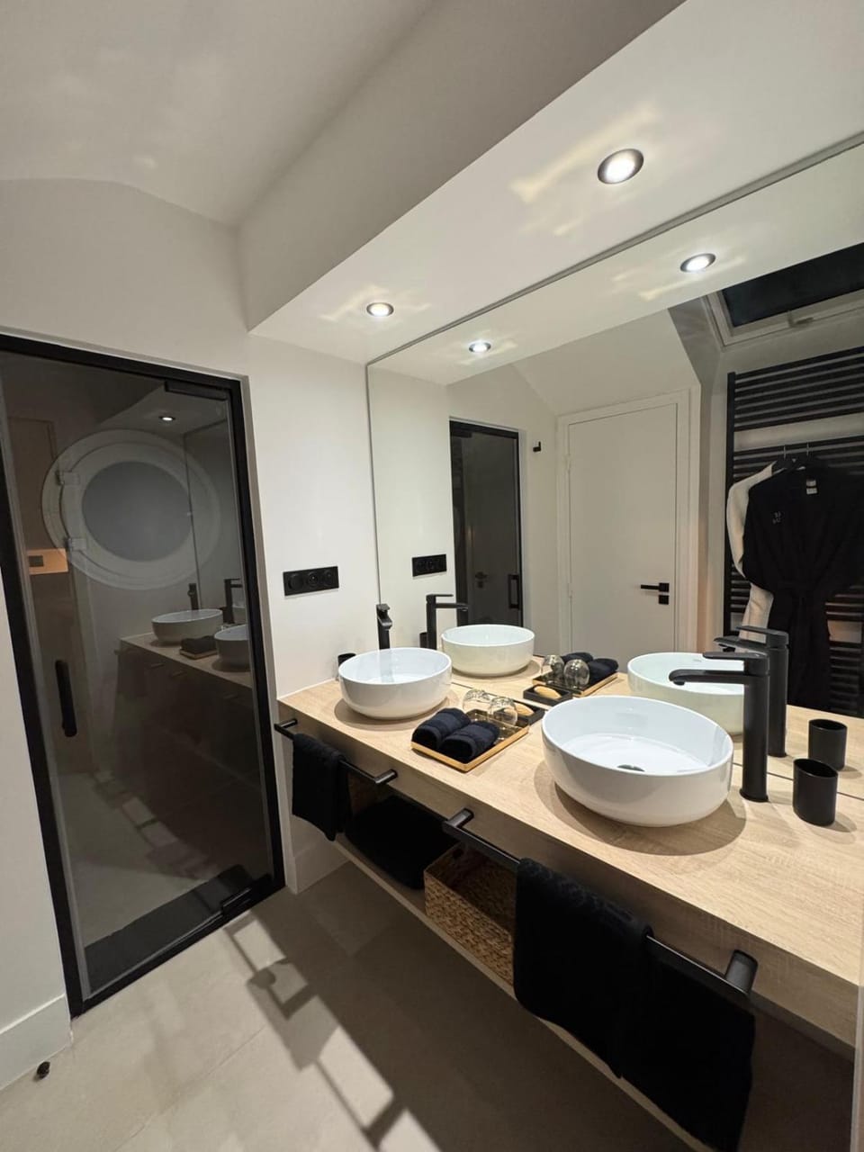 La LUNA - VILLA D'ARCHITECTE B&B VUE MER ET JACUZZI Bed and Breakfast in Marseille