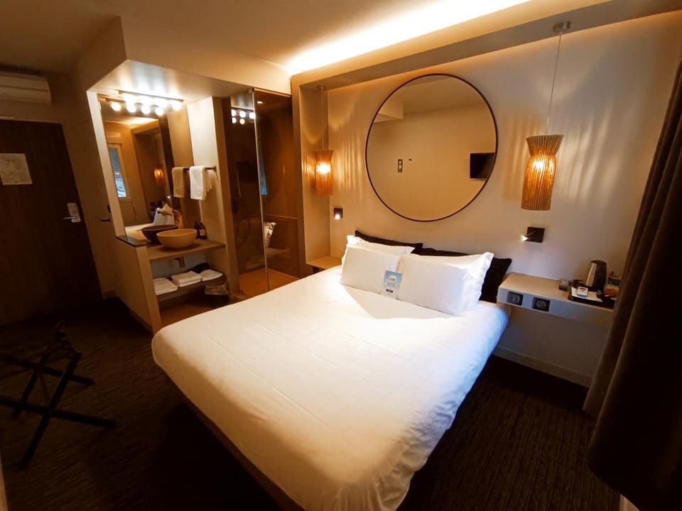 Bed, Bathroom, Photo of the whole room, Bedroom