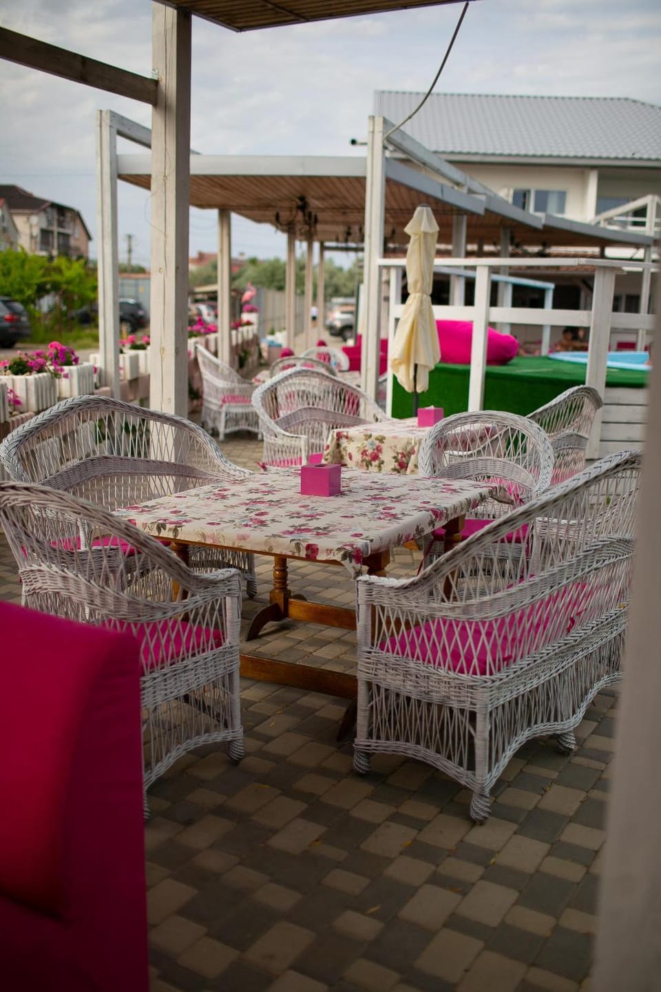 Property building, Restaurant/places to eat, Day