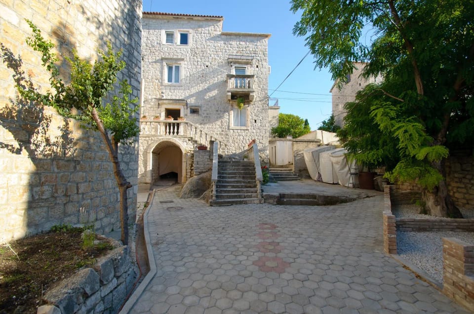 Patio, Facade/entrance