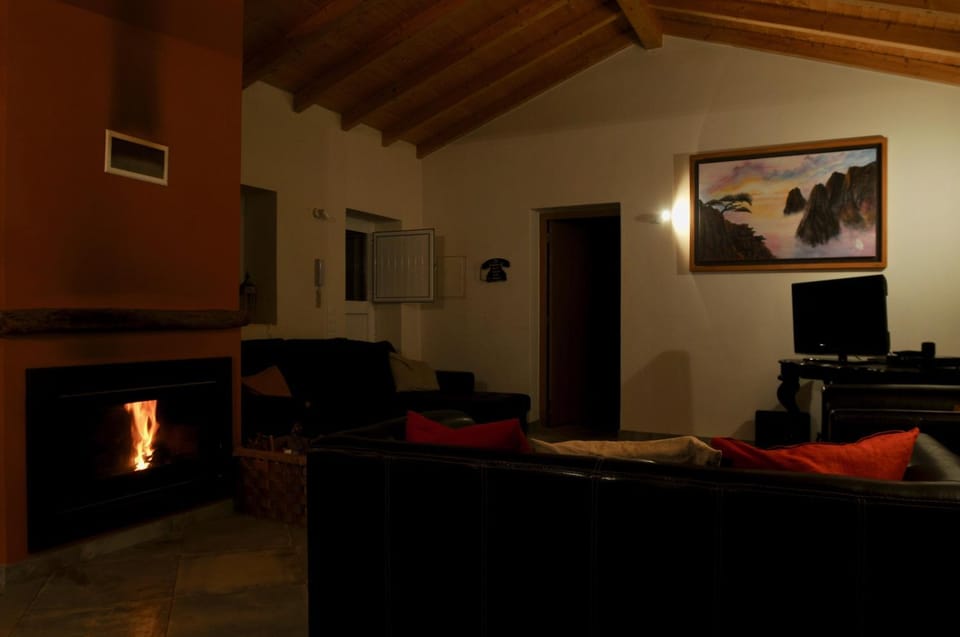 Communal lounge/ TV room, TV and multimedia, Living room