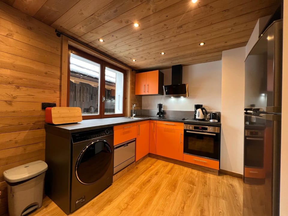 Kitchen or kitchenette, dishwasher, minibar, oven, pet friendly, stove, toaster