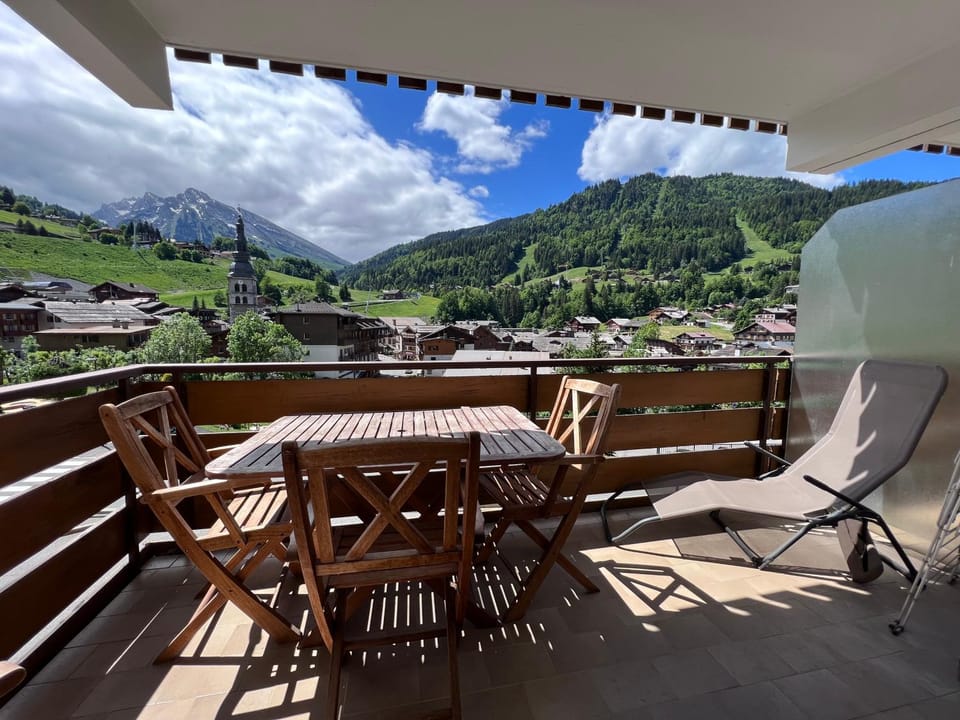 Balcony/Terrace, Mountain view