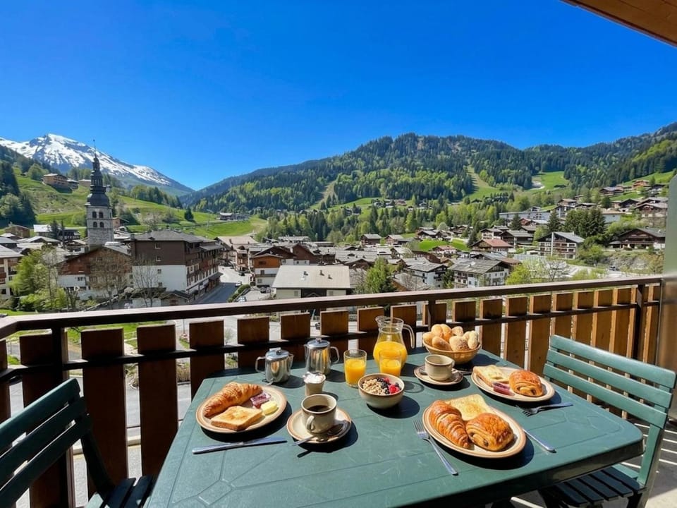 Day, Natural landscape, View (from property/room), Balcony/Terrace, Dining area, Mountain view, Breakfast