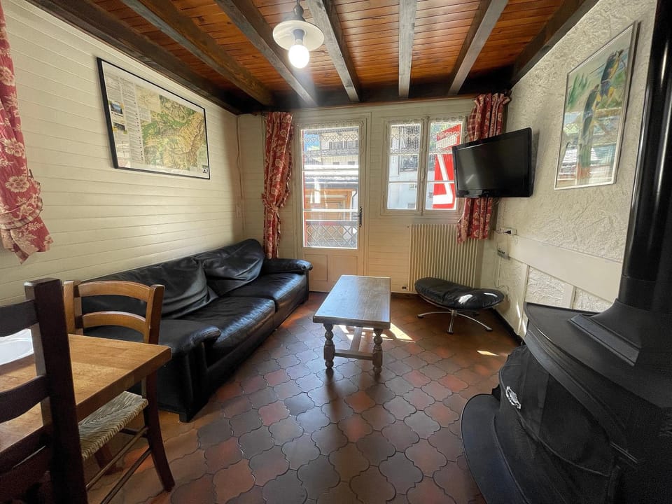 Communal lounge/ TV room, TV and multimedia, Living room, Seating area