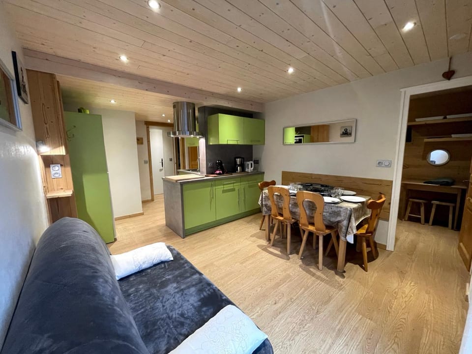 Kitchen or kitchenette, Living room, Dining area, minibar, pet friendly, stove