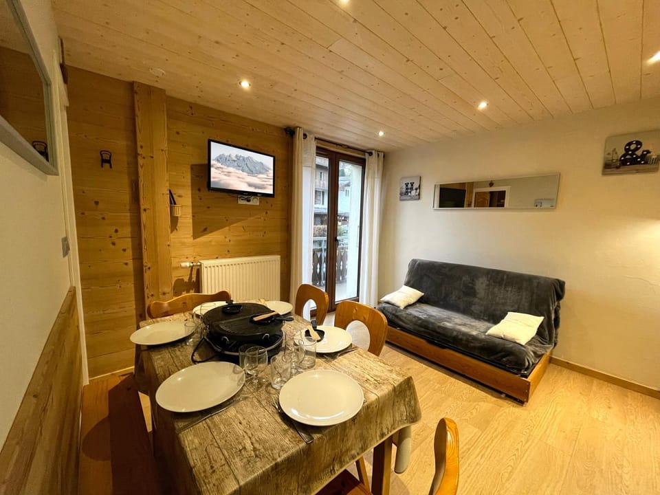 TV and multimedia, Kitchen or kitchenette, Living room, Dining area