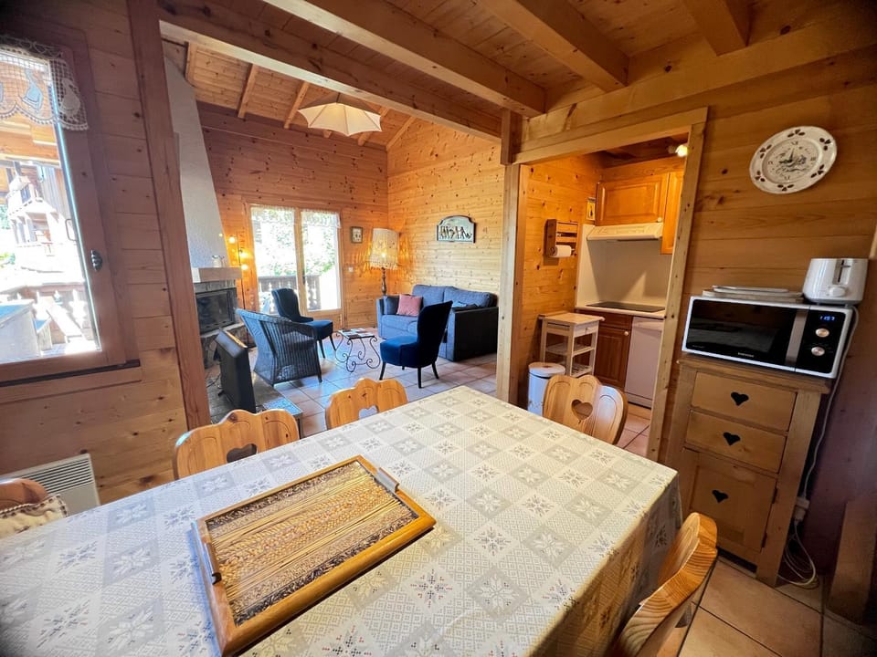 TV and multimedia, Kitchen or kitchenette, Living room, Dining area, oven, stove