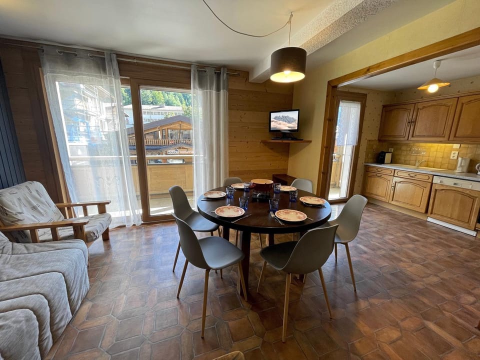 TV and multimedia, Living room, Dining area