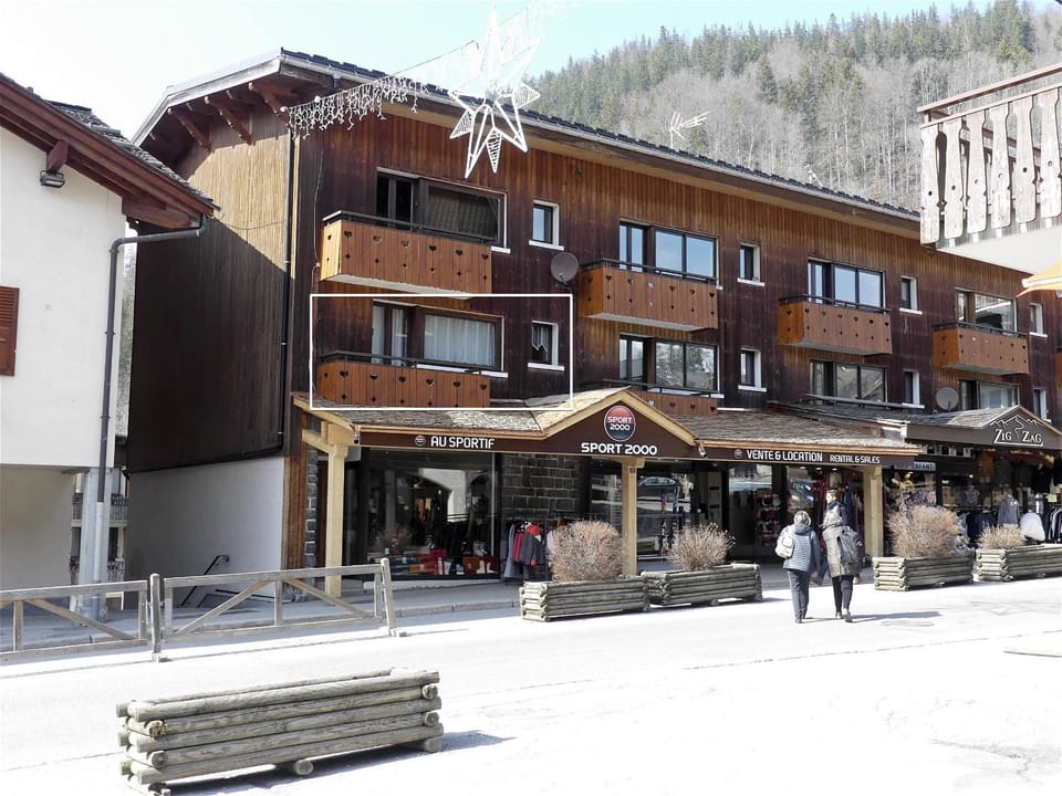 Facade/entrance, Off site