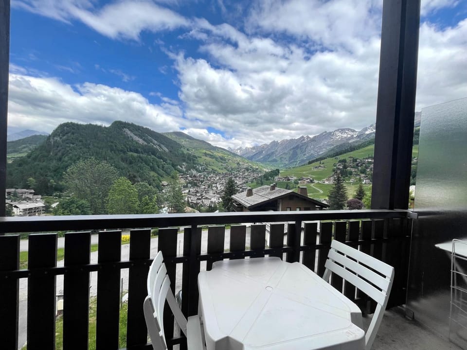 Balcony/Terrace, Mountain view