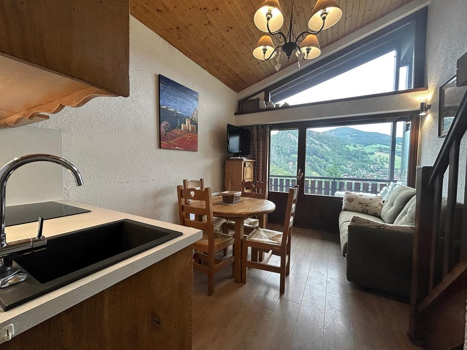 Kitchen or kitchenette, Living room, Dining area, Mountain view