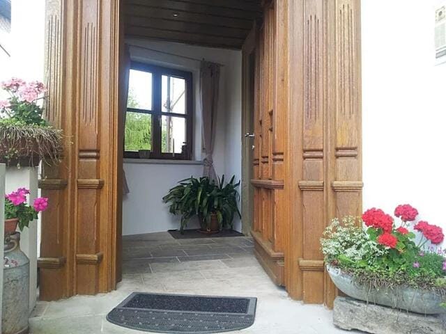 Facade/entrance