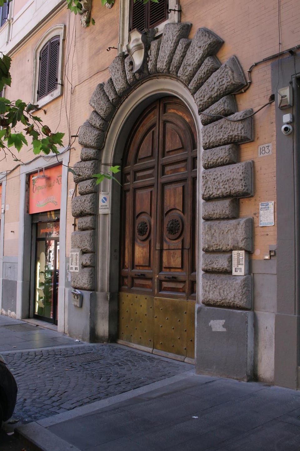 Facade/entrance