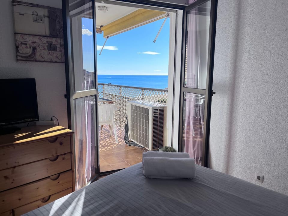 Bed, Natural landscape, Photo of the whole room, Bedroom, Sea view