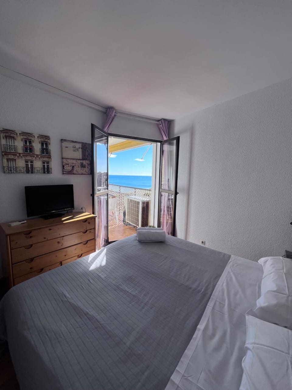 Bed, Natural landscape, Photo of the whole room, Bedroom, Sea view