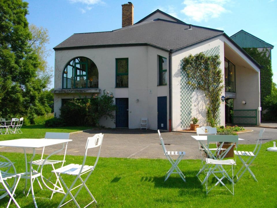 Facade/entrance, Garden