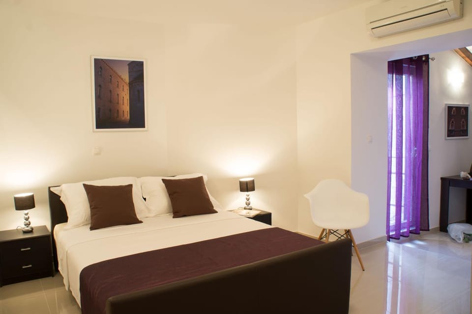 Bed, air conditioner