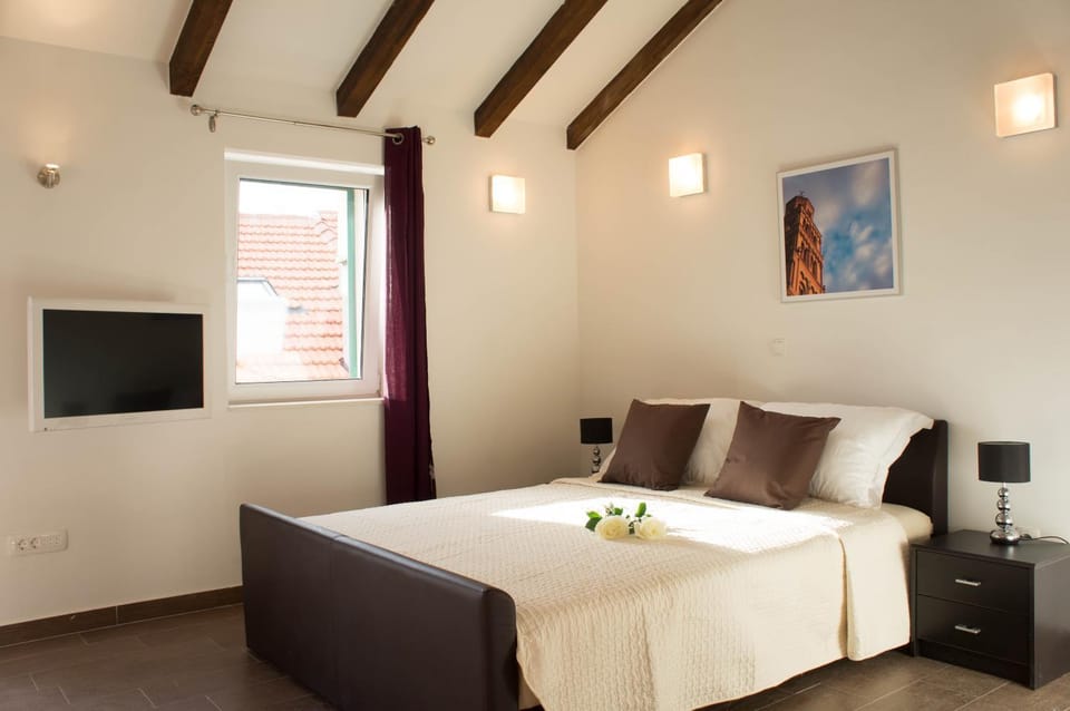 Bed, TV and multimedia
