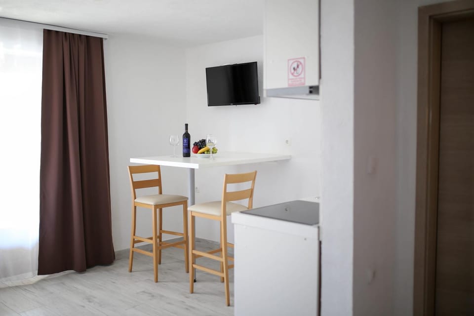 TV and multimedia, Dining area