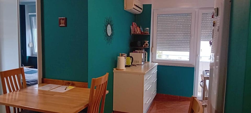 Coffee/tea facilities, Kitchen or kitchenette, microwave, oven